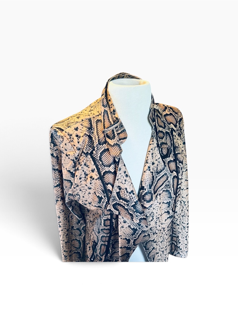 VENUS Beige and Black Snake Print Open-Front Blazer - Picture 7 of 9
